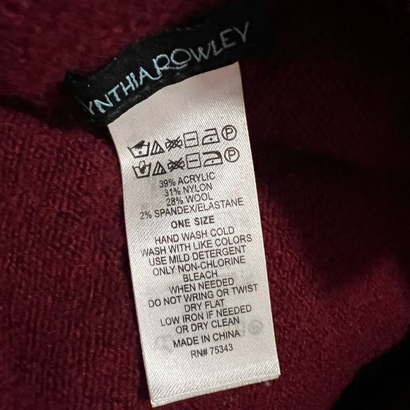 Elegant Burgundy Scarf - Picture 4 of 4